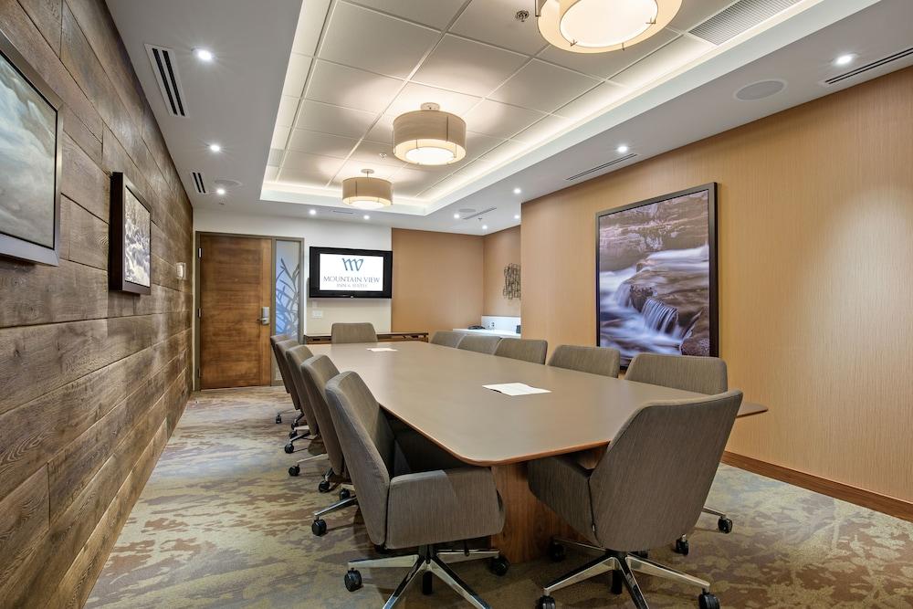 Mountain View Inn & Suites Sundre Экстерьер фото