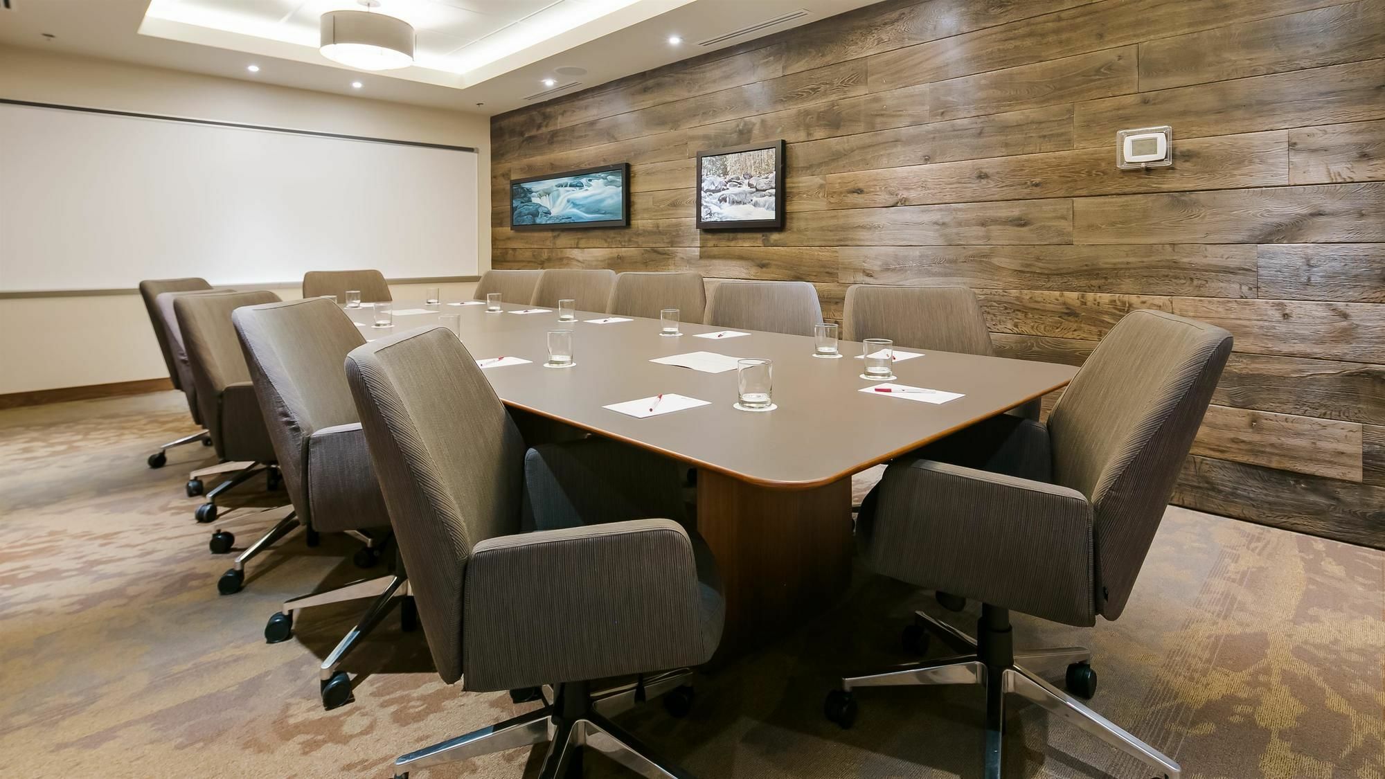 Mountain View Inn & Suites Sundre Экстерьер фото